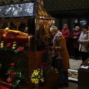 Mnoštvo vjernika od jutarnjih sati na grobu Blaženika